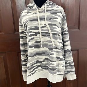 NWOT Women’s XL gray & cream camouflage hoodie, thin sweatshirt.